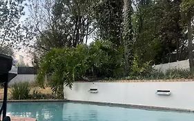 Shalom Shalom - Stylish New Stay In The Heart Of Fourways